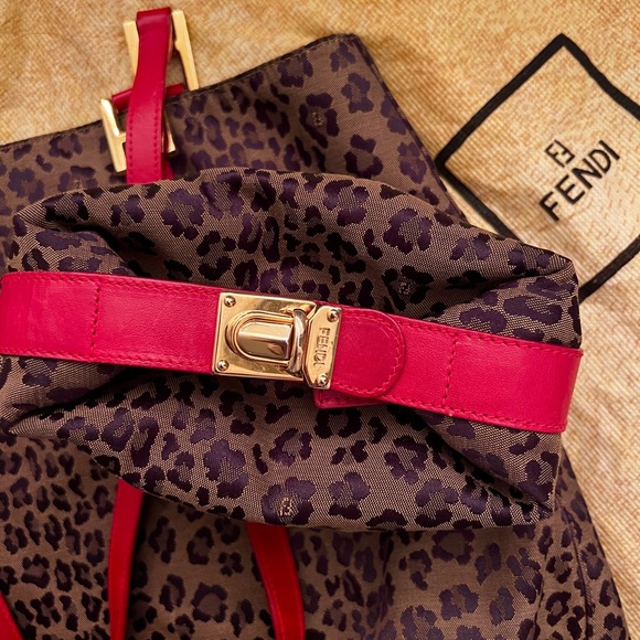 Authentic Vintage FENDI 3 piece set! Mint Condition! Leopard tote, cosmetic bags - Picture 4 of 10